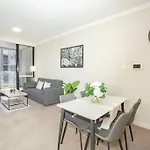 Cozy Apt In Wentworth Point