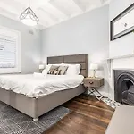 High Street 14 Self-Catering