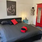 Quirky Unit With Rooftop Terrace Sleeping Up To 4