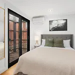 Ultimo L Renovated 2 Bedroom House With Rooftop Balcony