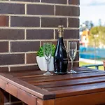 Perfect Manly Retreat, In The Heart Of Manly, Family & Couple Friendly Apartment With Car Spot