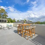 Putney Brand New Luxury House Pool & Waterview