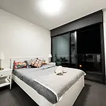 Lovely 2 Bedroom Apt In Centre Of Olympic Park