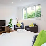 Esperanza Gardens - A Stylish Victorian Studio