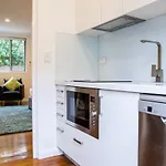Esperanza Gardens - A Stylish Victorian Studio