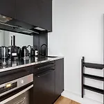 Designer Darlinghurst Studio With Rooftop Views