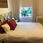 Historic Secluded Garden Cottage