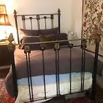 Historic Secluded Garden Cottage