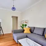 2 Bedroom Apartment Newtown Near To Shops 2