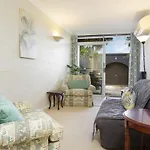 Comfortable Terrace In Central Location