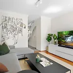 Elegantly Modern 2-Bed In The Heart Of Chippendale