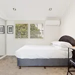 Elegantly Modern 2-Bed In The Heart Of Chippendale