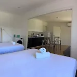 Private Studio House Unit In Dundas Valley