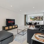 Open-Plan 2Br Unit With Parking In Prime Bondi Beach
