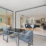 Open-Plan 2Br Unit With Parking In Prime Bondi Beach