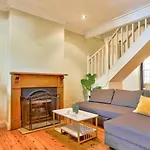 Spacious 3 Bedroom On The Edge Of Downtown Darghan St 2 E-Bikes Included