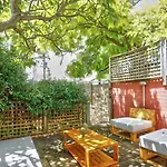 Spacious 3 Bedroom On The Edge Of Downtown Darghan St 2 E-Bikes Included