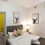 Sunny Apartment In Surry Hills