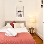 Sunny Apartment In Surry Hills