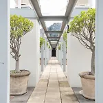 Charming Chippendale Escape With Rooftop Pool