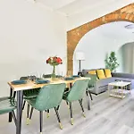 Comfortable 2 Bedroom House Paddington 2 E-Bikes Included