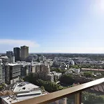 Chic Zenith Retreat -Vista, Skylight, Parking