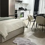 Cozy Nest In Crows Nest