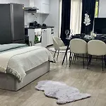 Cozy Nest In Crows Nest