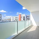 Campsie 2 Bedroom Apt Shop&Parking