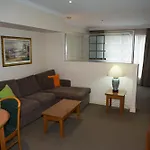 Bond 512 Self Catering