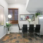 Boutique Private Rm Situated In The Heart Of Burwood 3