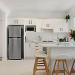 Bondi Breeze Apartment