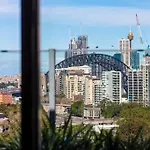 2 Bed North Sydney Self Catering