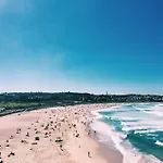 Beachside Living in Modern 2 bedroom Apartment