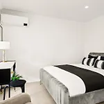 Central 2-Bed Terrace House By The Harbour