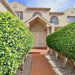 Cozy 4-Bedroom Family House In Central Chatswood