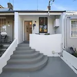 Balmain Central Cozy 3 Bed House