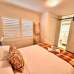 1 Bdrm Manly Beachside Apt With Parking