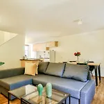 Accessible 2 Bedroom Apartment Chippendale