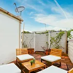 Accessible 2 Bedroom Apartment Chippendale