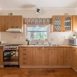 Rustic Double Room - Waterfront - Nearby Shops - Shared Bathroom