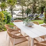 3 Bedroom Beachfront Manly Garden Apartment