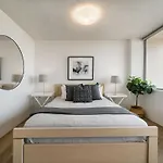 Bright And Sunny Studio Apartment