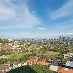 Bright And Sunny Studio Apartment