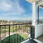 Bright And Sunny Studio Apartment