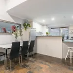 Tranquil Double Room - Next To Bus Station & Park & Chinatown - Shared Bathroom