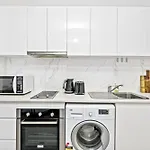 Burwood 1Br Apt Neartrainshopping Street Parking