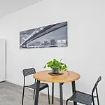 Burwood 1Br Apt Neartrainshopping Street Parking