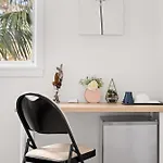 Elegant Double Room - Mins To Airport - Shared Bathroom