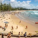 Stylish 4-Bed Loft In Manly Walk To Beach & Ferry